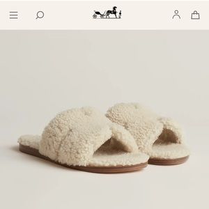 Hermes Izmir sandal. Color ecru, size 40.5. Worn twice!!